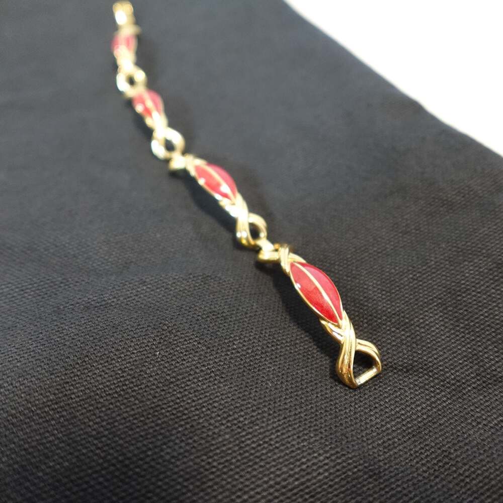 Vintage Trifari Gold-Tone Bracelet with Red Enamel Links box enclosure
